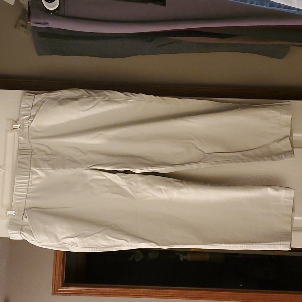Lands End kahki Capri pull on